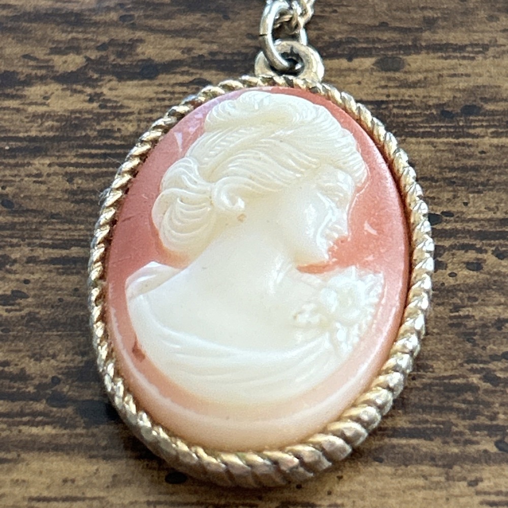 Vintage Sarah Coventry Cameo Necklace Pink Ivory Gold Tone Pendant Signed